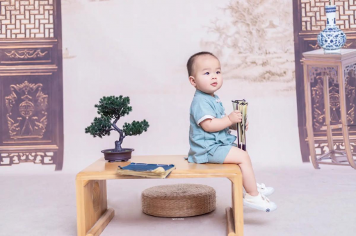 伊川宝宝眼睛肿是什么原因